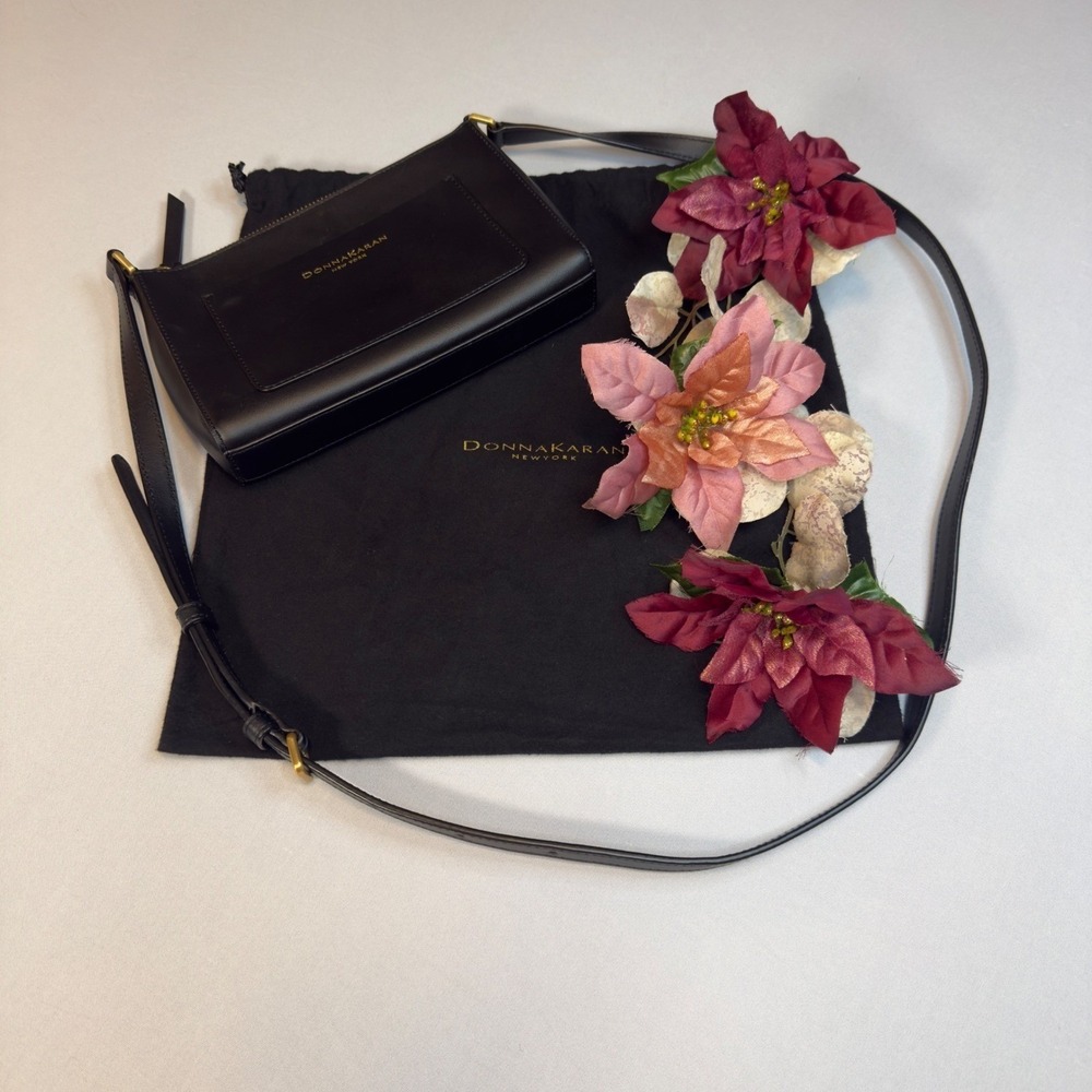 Donna Karan New York Karla Leather Crossbody Bag Gold Hardware Minimalist Purse - Picture 2 of 10